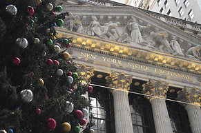 Investor Woche: US-Wirtschaft w&auml;chst um 4,3 %, Novo erh&auml;lt FDA-Zulassung f&uuml;r Wegovy, Ellison garantiert mit 40 Mrd. USD f&uuml;r Paramount-Offerte, Alphabet kauft Intersect