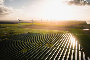 Solar federt &Ouml;lkrise ab: Elektromobilit&auml;t und Photovoltaik st&auml;rken Energiesicherheit weltweit