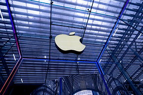 Investor Woche: Apple verlagert Produktion, Zinshoffnungen verdampfen im Kriegsrauch, Henkel und Merck kaufen zu, Porsche, Deutz, Barton Gold, Airbus