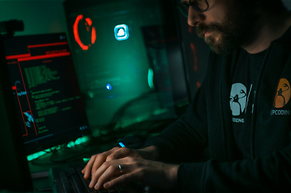 KI treibt Cyberbudgets: Neue KI-Risiken erh&ouml;hen den Druck auf Banken und Cyberfirmen