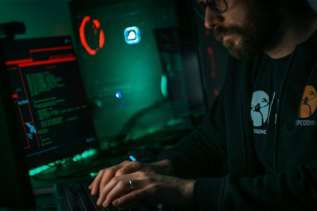 KI treibt Cyberbudgets: Neue KI-Risiken erhöhen den Druck auf Banken und Cyberfirmen