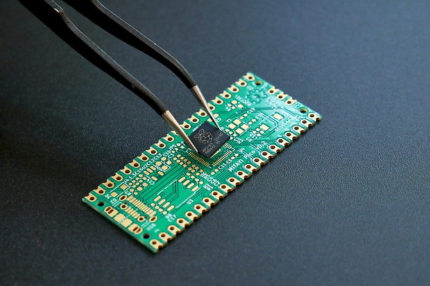 Halbleiter auf Rekordkurs: Chipbranche feiert eine Rekordjagd, doch das R&uuml;ckschlagrisiko w&auml;chst