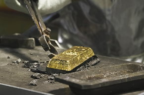 Investor Woche: Gold &amp; Silber unter Druck, Micron mit starken Zahlen, Merck mit 11 Mrd. USD Zukauf, OpenAI zweifelt an IPO, Zodiac Gold vor Bohrprogramm, Rheinmetall crasht, VW mit Kahlschlag