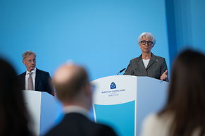 Investor Woche: EZB h&auml;lt Zinsen konstant, Tesla und Alphabet mit negativem Cashflow, SAP mit Auftragsplus, Nestl&eacute; entt&auml;uscht bei Margenausblick, Q2 Metals mit starken Bohrergebnissen