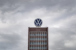 Investor Woche: VW verdoppelt Stellenstreichungen, Nvidia kauft Hugging Face, Delivery Hero empfiehlt Uber-Offerte, Netflix erh&ouml;ht Preise, Visionary Copper and Gold erh&auml;lt Bohrgenehmigung