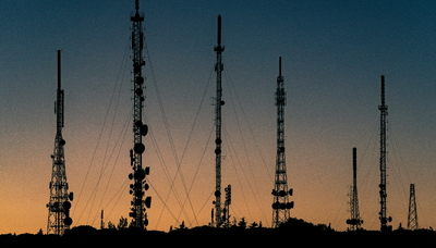 Mobilfunk im Umbruch: SpaceX greift den Mobilfunkmarkt an: Deutsche Telekom, AT&amp;T und Verizon unter Druck &ndash; American Tower und Crown Castle im Aufwind